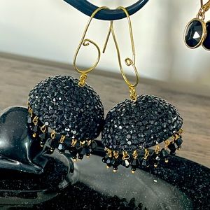 Black and gold earings